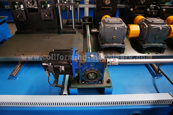 Mecanismo de mudança de tamanho, acionado por servo motor