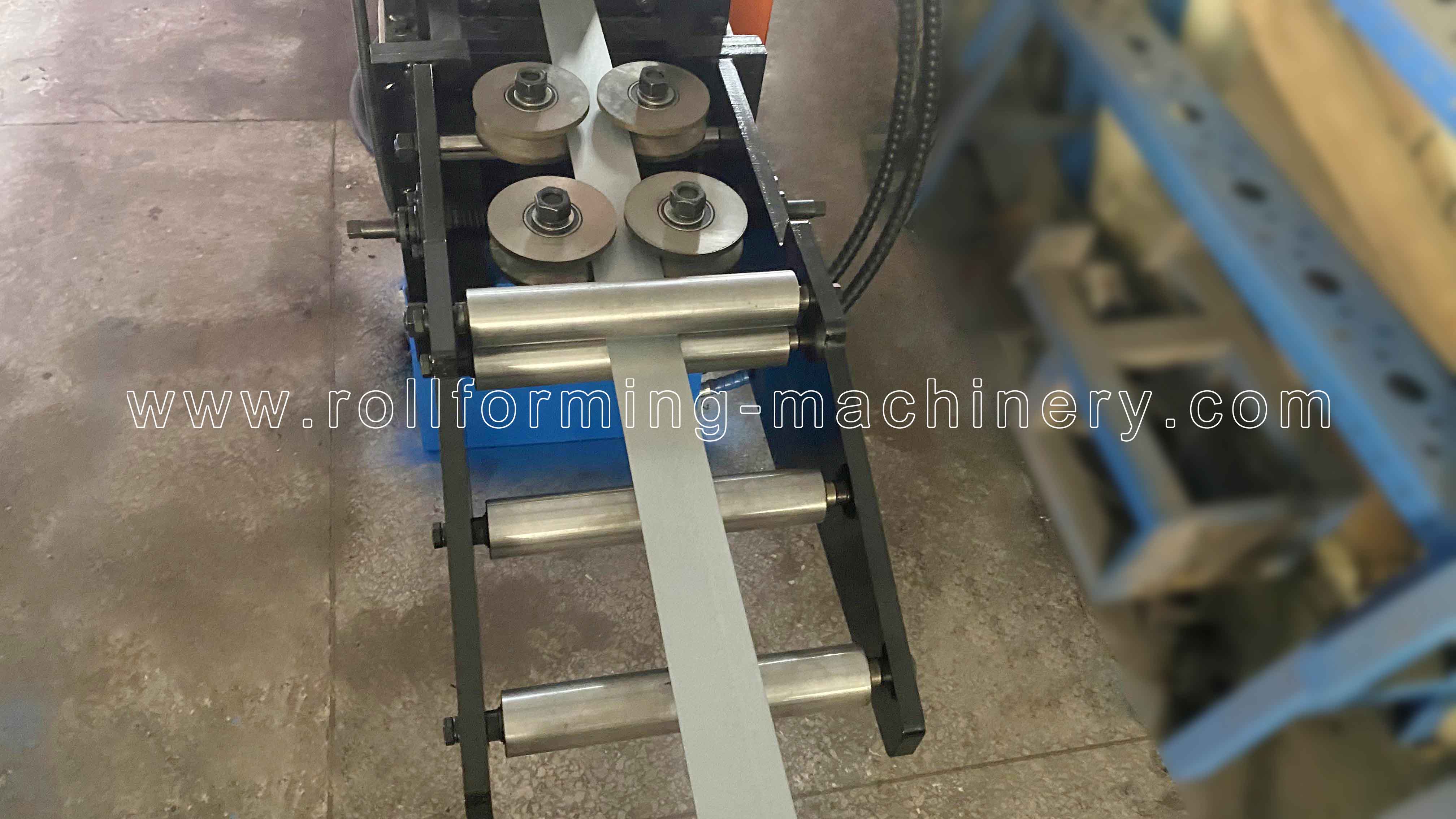 Dispositivo de guia de alimenta&ccedil;&atilde;o